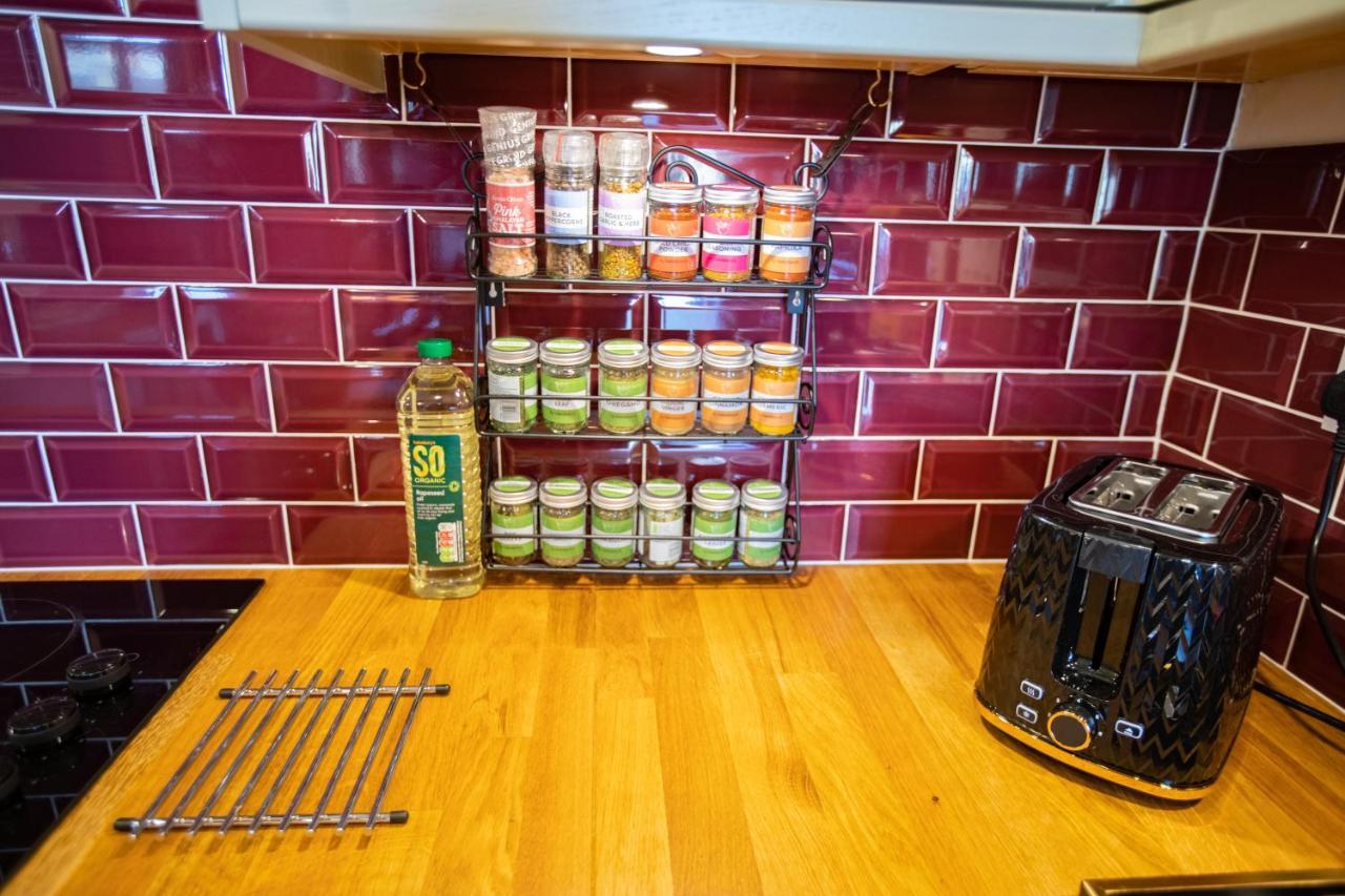 1 Bedroom Apartment *